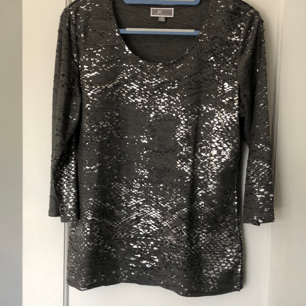 JM Collection. Grey textured‎ 3/4 sleeve top. With silver flecks. Size Med. NWOT
